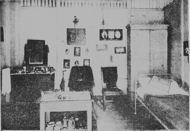 BtchQrtrs.jpg (42744 bytes)