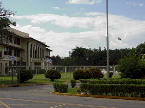 flagbhs.jpg (47016 bytes)