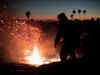 sparks & santa.JPG (36461 bytes)