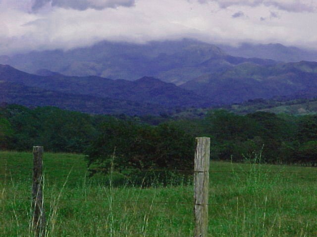 laslajas3.jpg (65880 bytes)